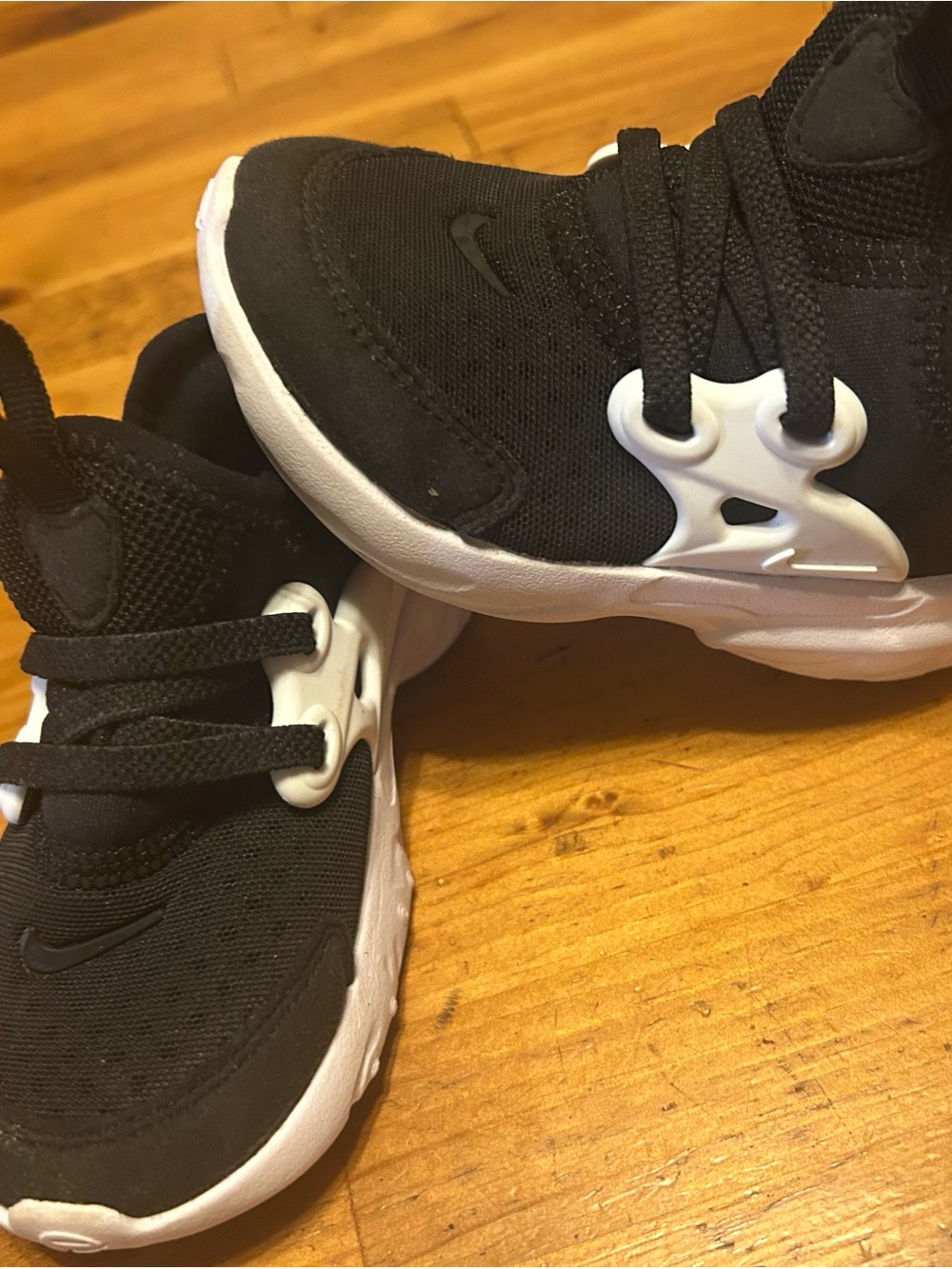 Nike Toddler Black and White Athletic Sneakers